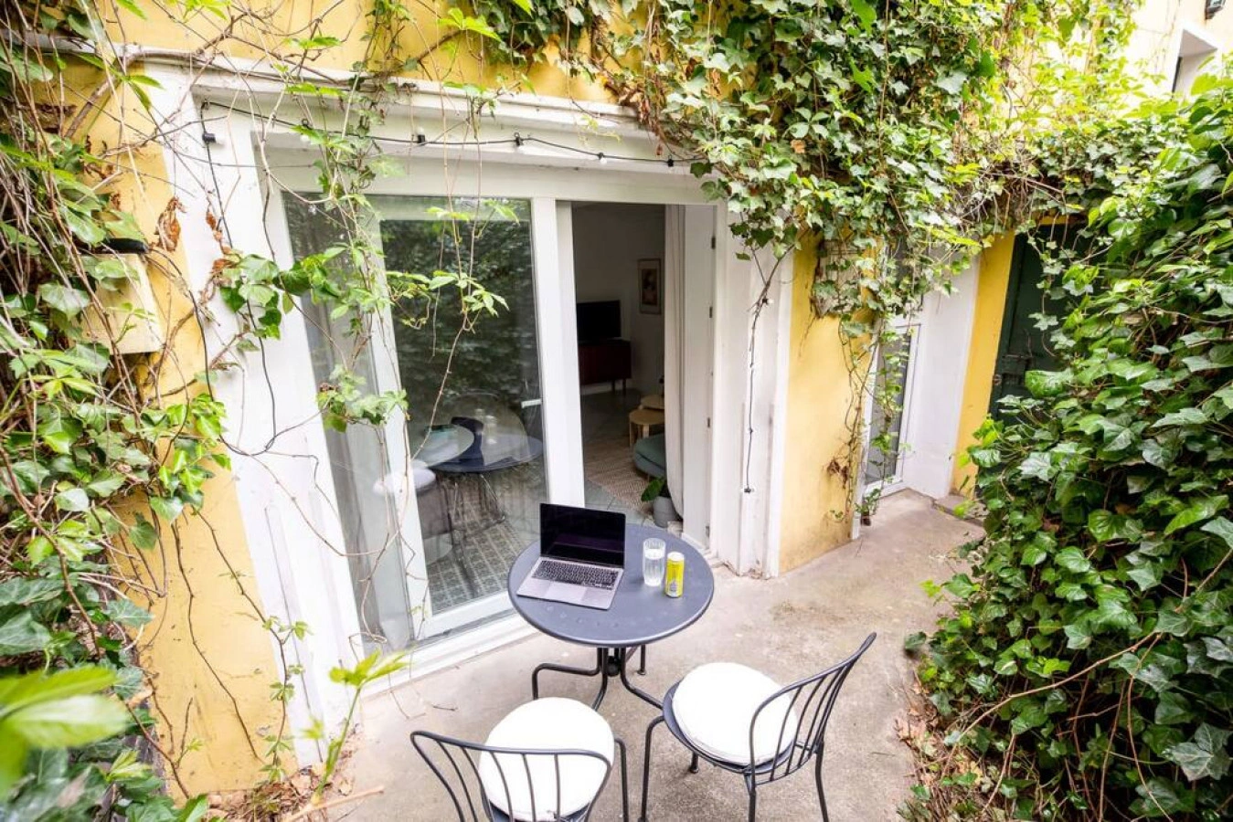City Apartment with terrace in Moabit — photo 10 of 40
