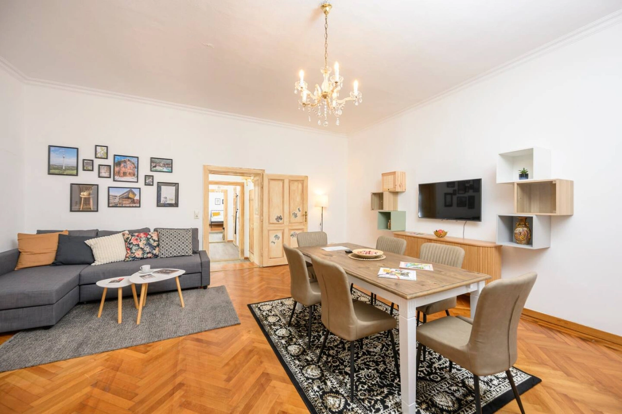 Spacious 2-BR Stay for 6 | Heart of Mödling