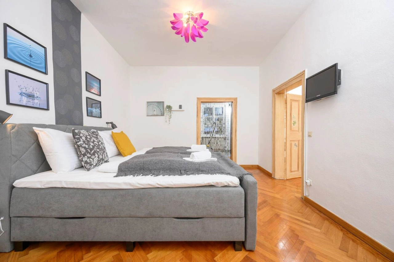 Spacious 2-BR Stay for 6 | Heart of Mödling — photo 13 of 40