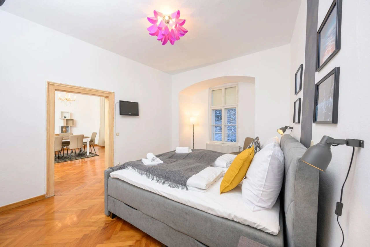 Spacious 2-BR Stay for 6 | Heart of Mödling