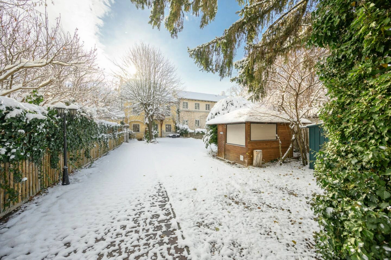Spacious 2-BR Stay for 6 | Heart of Mödling