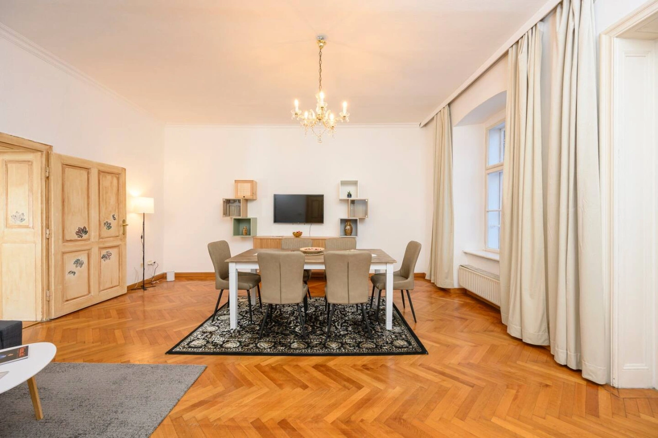 Spacious 2-BR Stay for 6 | Heart of Mödling