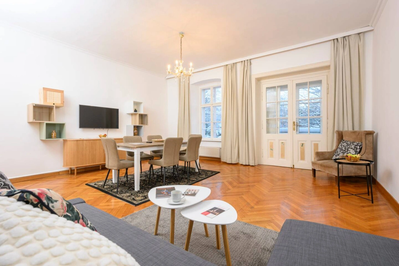 Spacious 2-BR Stay for 6 | Heart of Mödling