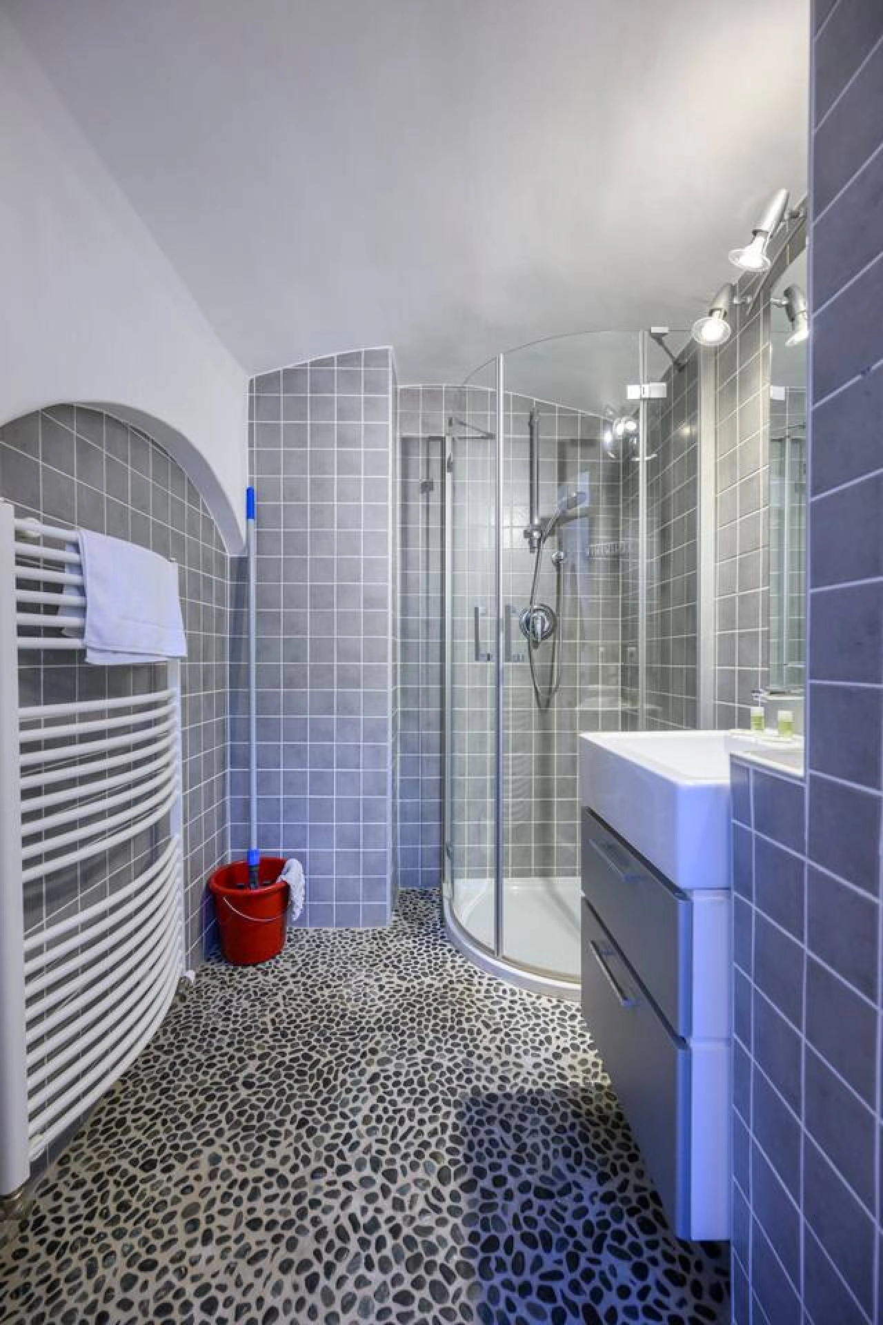 Spacious 2-BR Stay for 6 | Heart of Mödling — photo 29 of 40