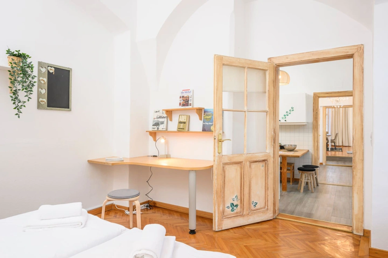 Spacious 2-BR Stay for 6 | Heart of Mödling — photo 25 of 40