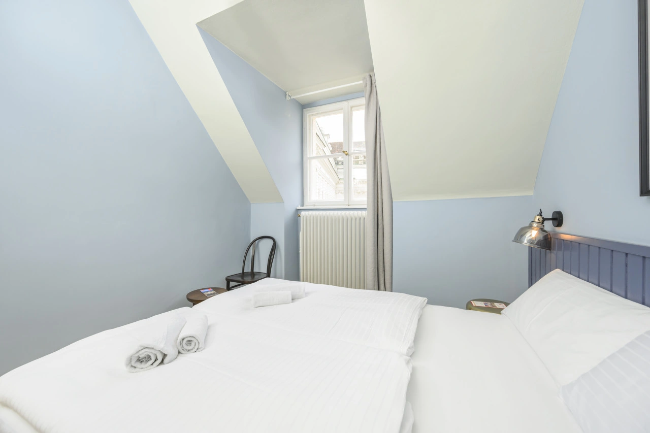 Palais Palffy I Spacious Apartment without Kitchen — photo 10 of 40