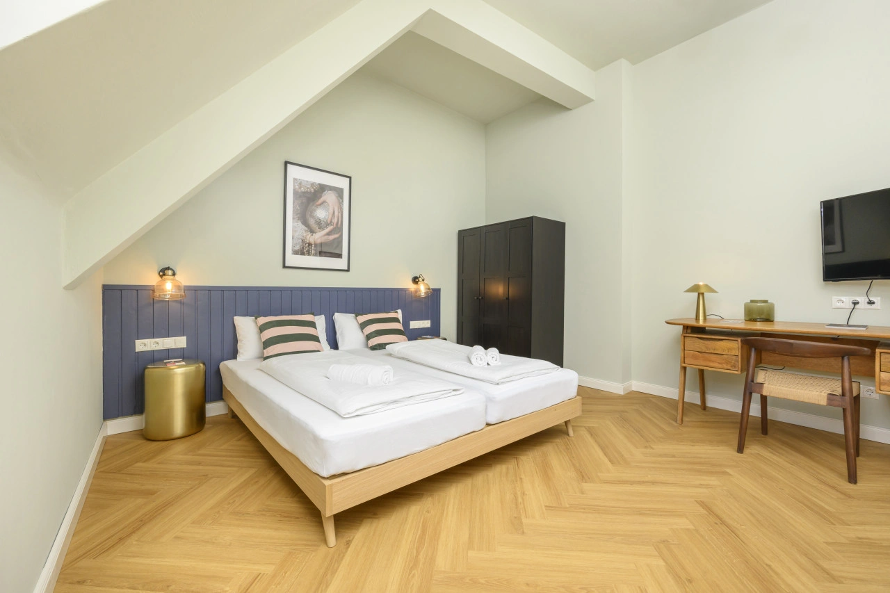 Palais Palffy I Spacious Apartment without Kitchen — photo 5 of 40