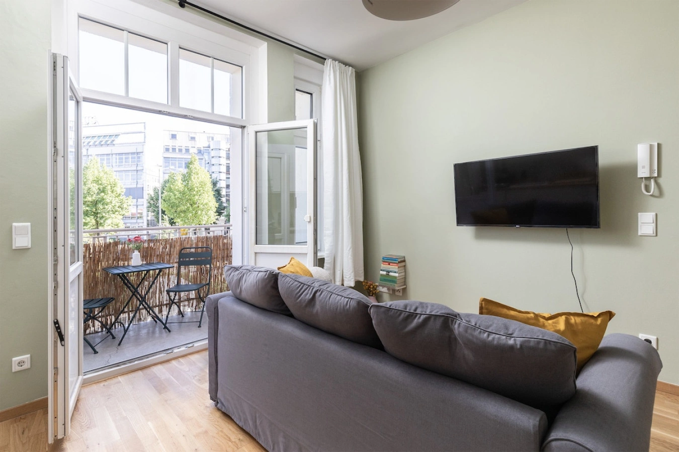 Leipzig Central Station Apt  Balcony Sleeps 10