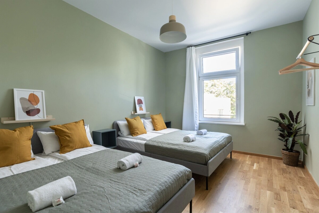 Leipzig Central Station Apt  Balcony Sleeps 10