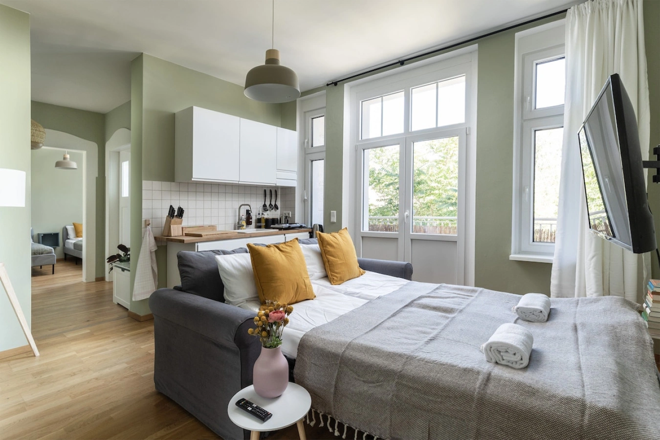 Leipzig Central Station Apt  Balcony Sleeps 10