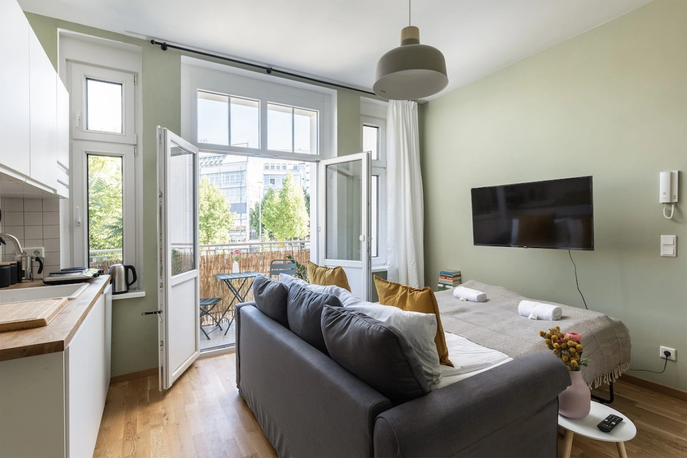 Leipzig Central Station Apt  Balcony Sleeps 10