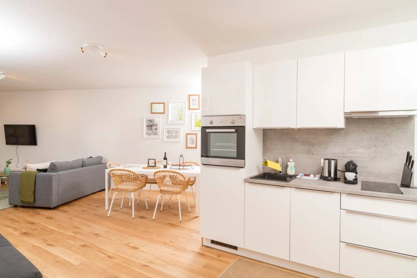 Arbio I Modern 1 bedroom in Graz  Uhrturm Austria — photo 15 of 40