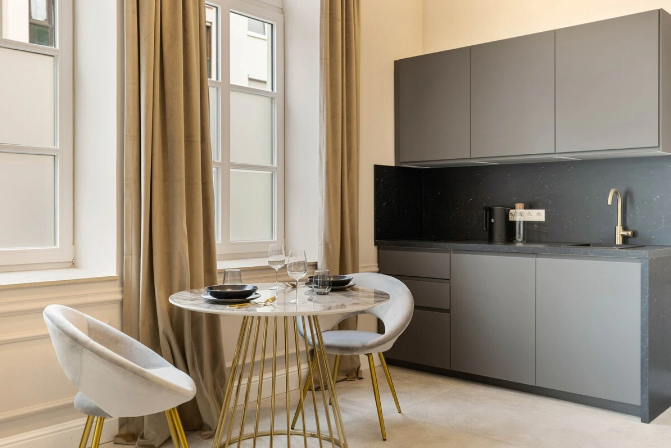 BOUTIQUE ROOMS I Luxus Suite I Center I Boxspring — photo 17 of 40