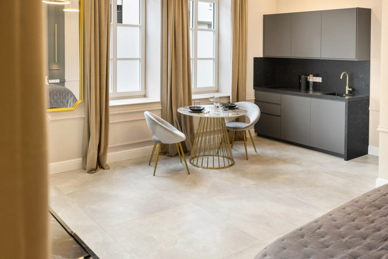 BOUTIQUE ROOMS I Luxus Suite I Center I Boxspring — photo 19 of 40