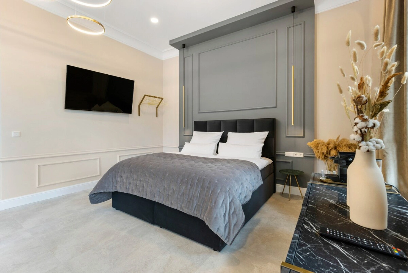 BOUTIQUE ROOMS I Luxus Suite I Center I Boxspring — photo 9 of 40