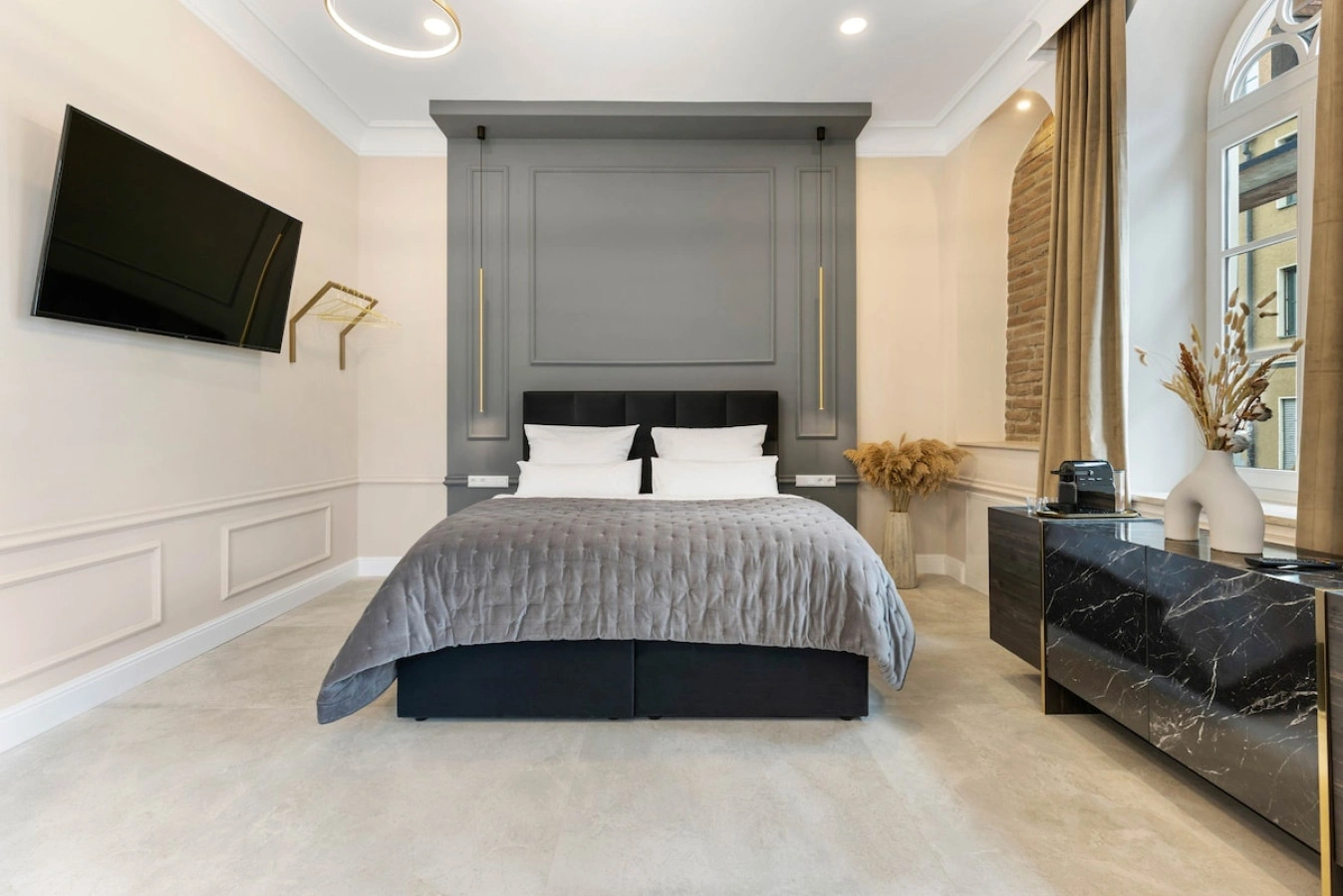 BOUTIQUE ROOMS I Luxus Suite I Center I Boxspring — photo 12 of 40