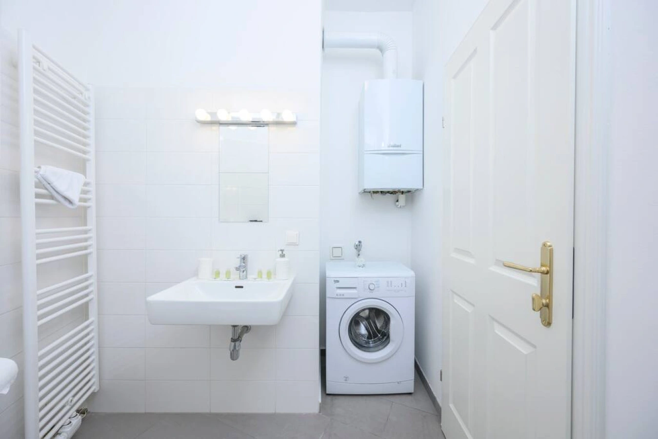 Central Business Apartment — photo 18 of 40