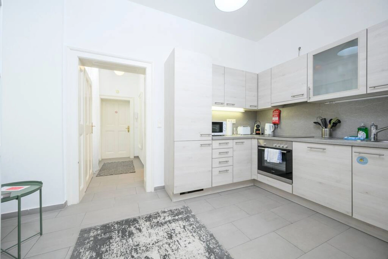 Central Business Apartment — photo 15 of 40