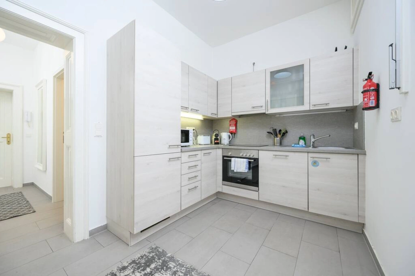 Central Business Apartment — photo 17 of 40