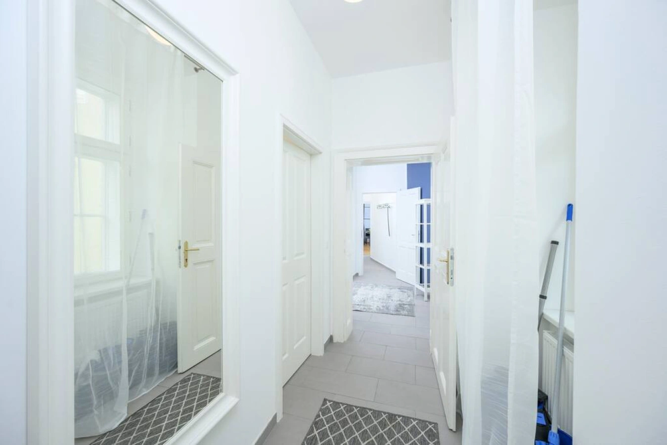 Central Business Apartment — photo 12 of 40