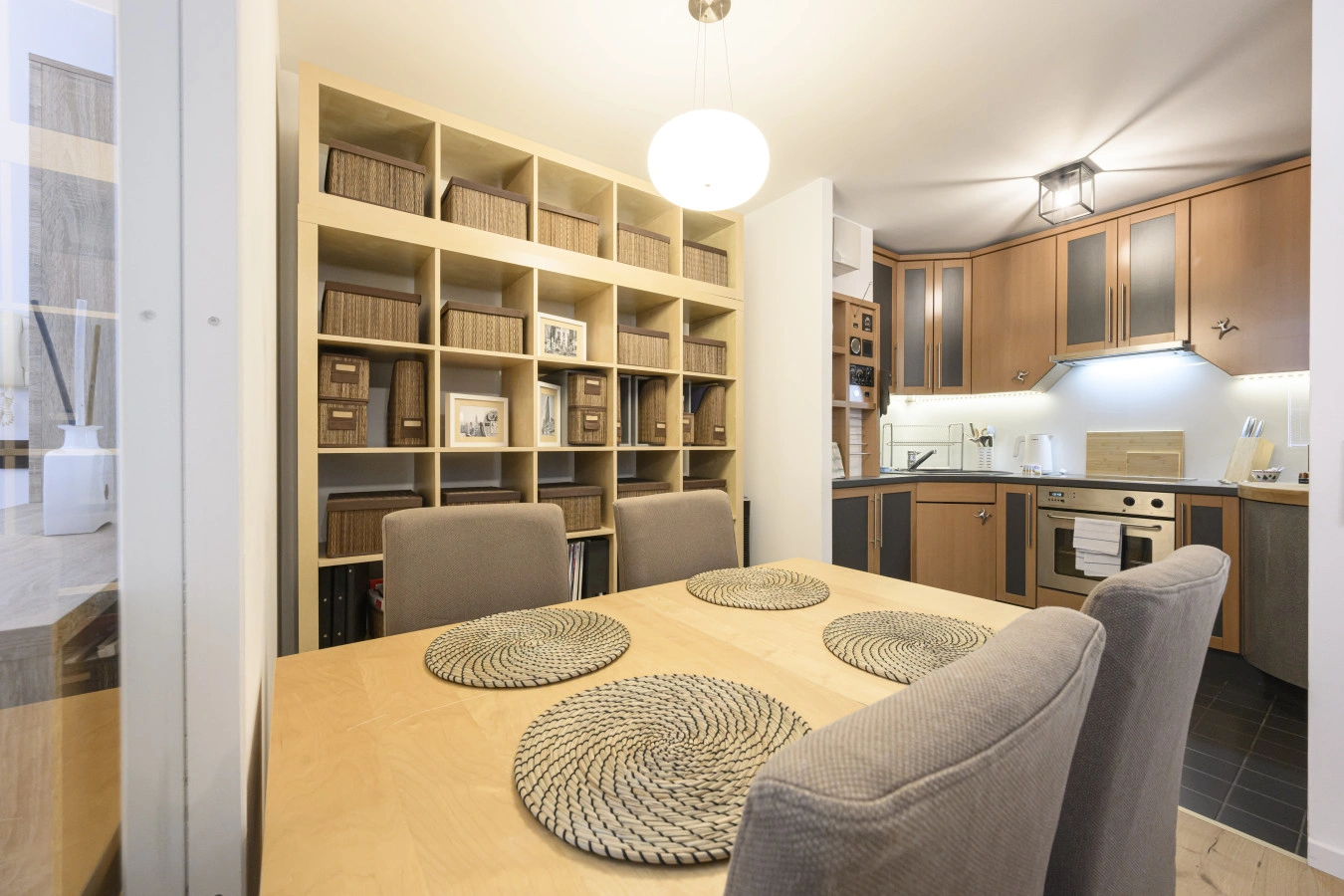 Mid-term 2 bedroom Apartment in Pasettistrasse — photo 35 of 40