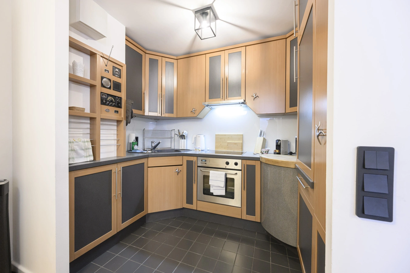 Mid-term 2 bedroom Apartment in Pasettistrasse — photo 15 of 40