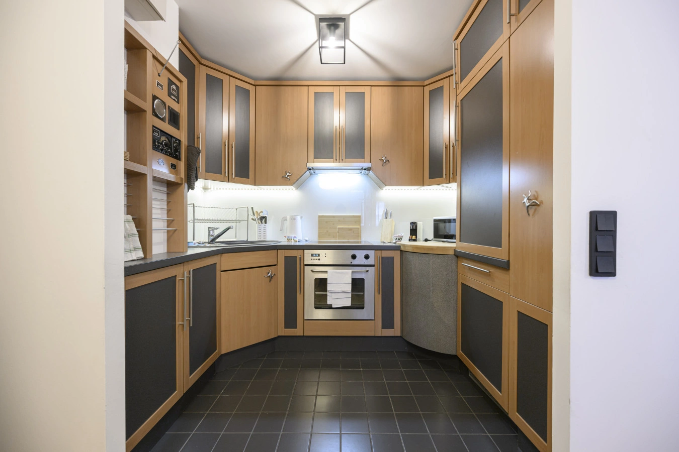Mid-term 2 bedroom Apartment in Pasettistrasse — photo 16 of 40