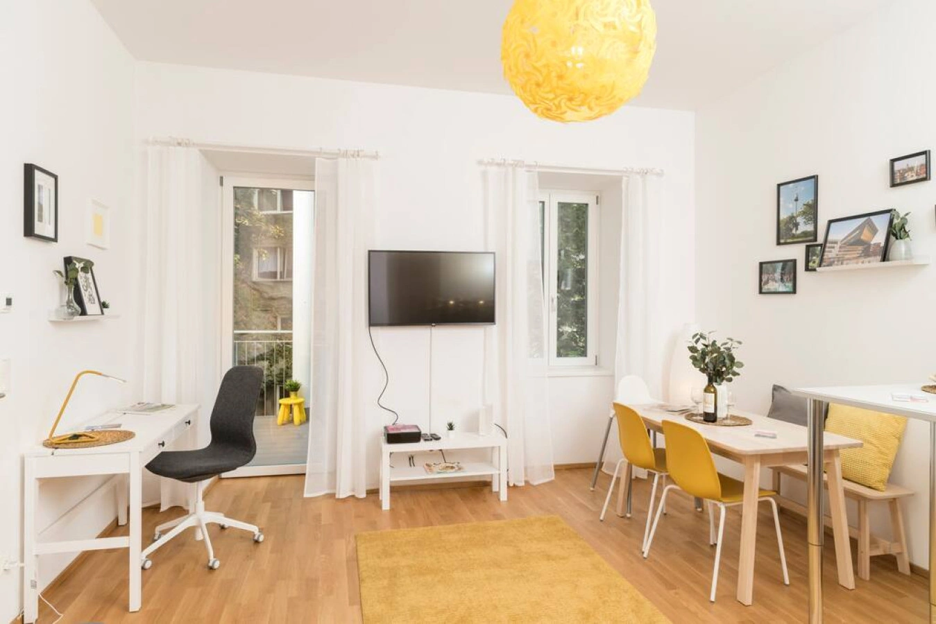 Business Suite with Balcony — photo 13 of 40