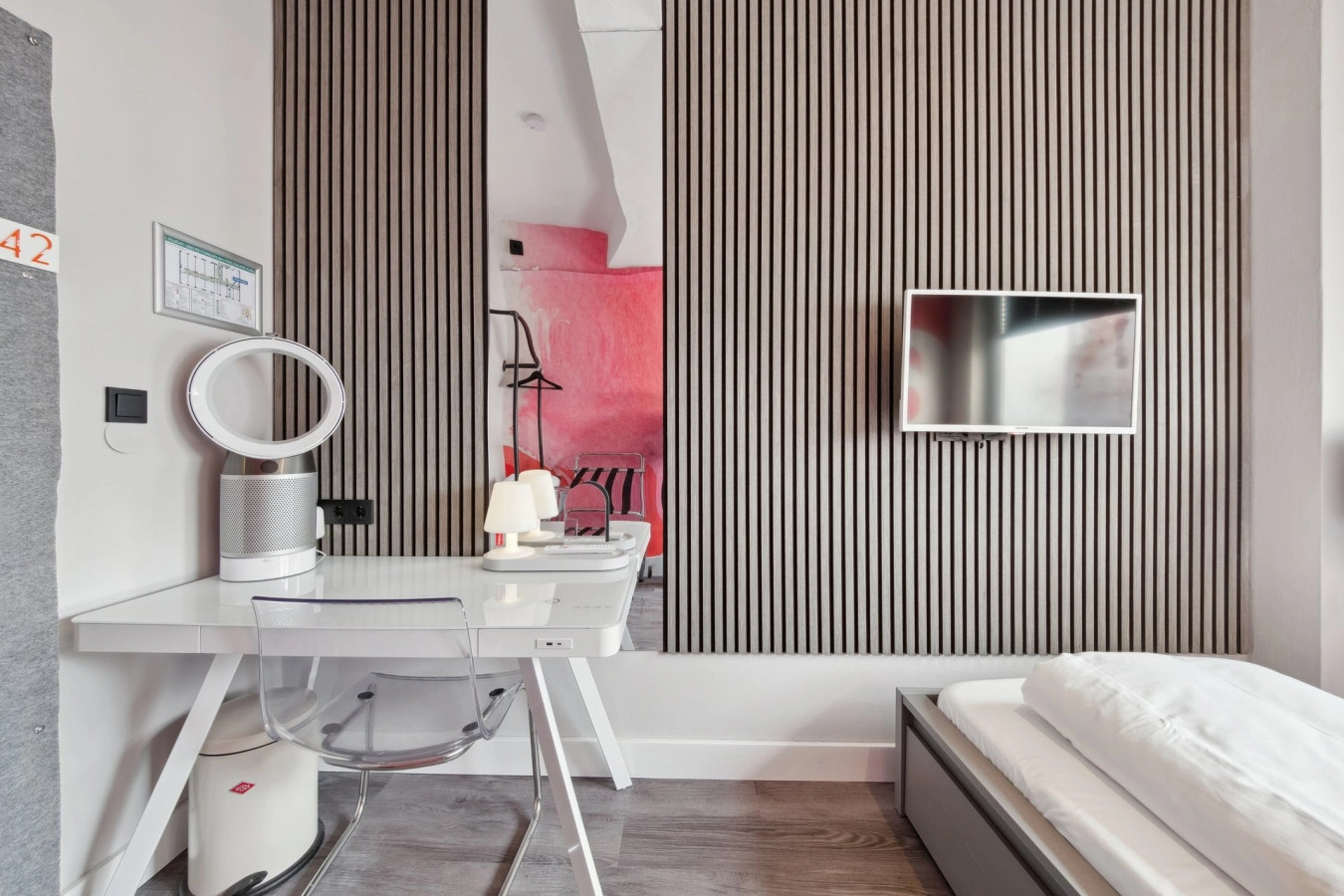 The Room.44 - Single Room with Shared Bathroom