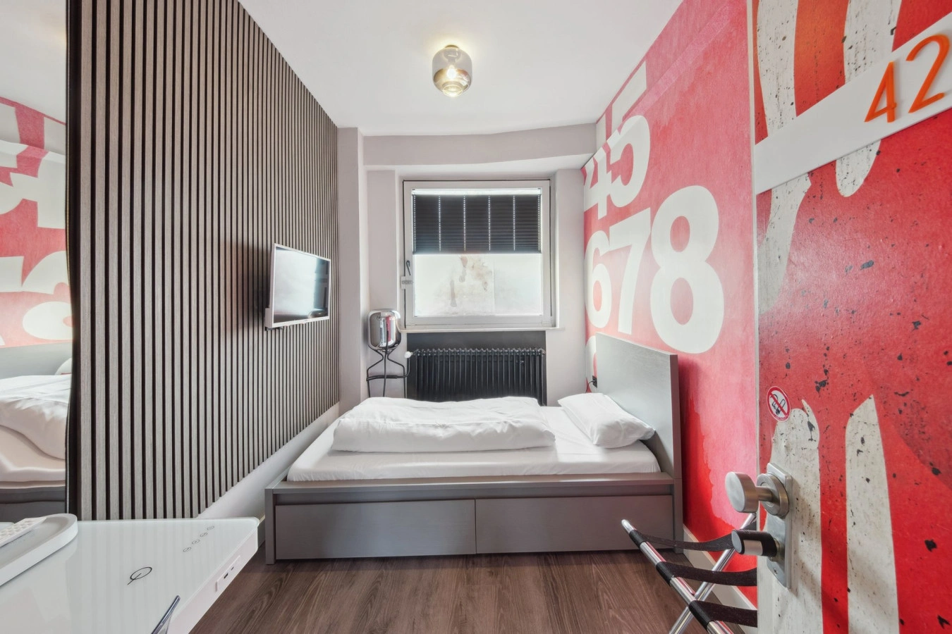 The Room.44 - Single Room with Shared Bathroom