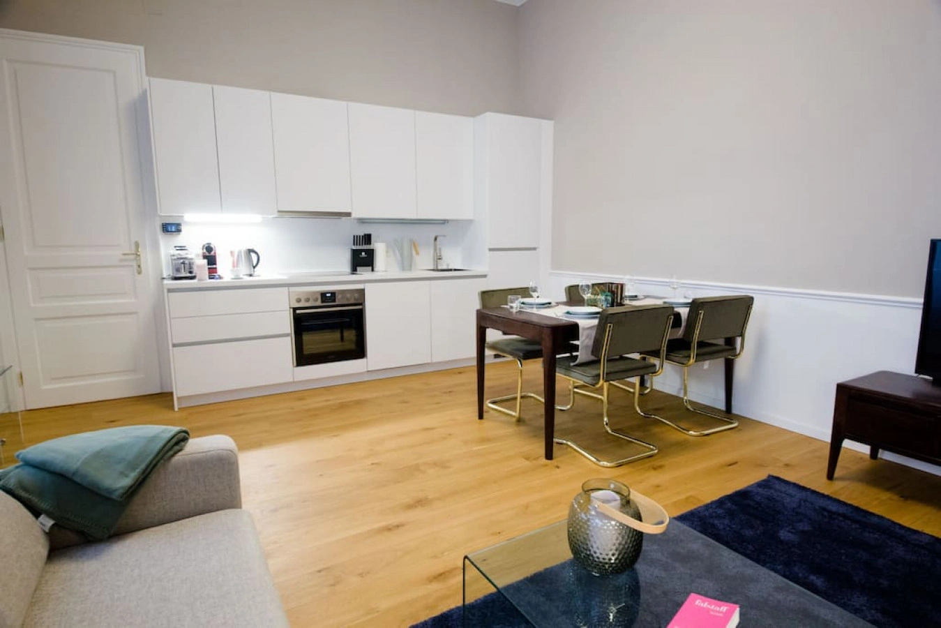 One-Bedroom Apartment with Terrace - Mai's apartments - Urania — photo 17 of 40