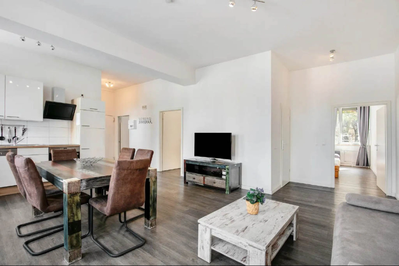 Central Berlin Stay 4BR Sleeps 15 - Jasmin