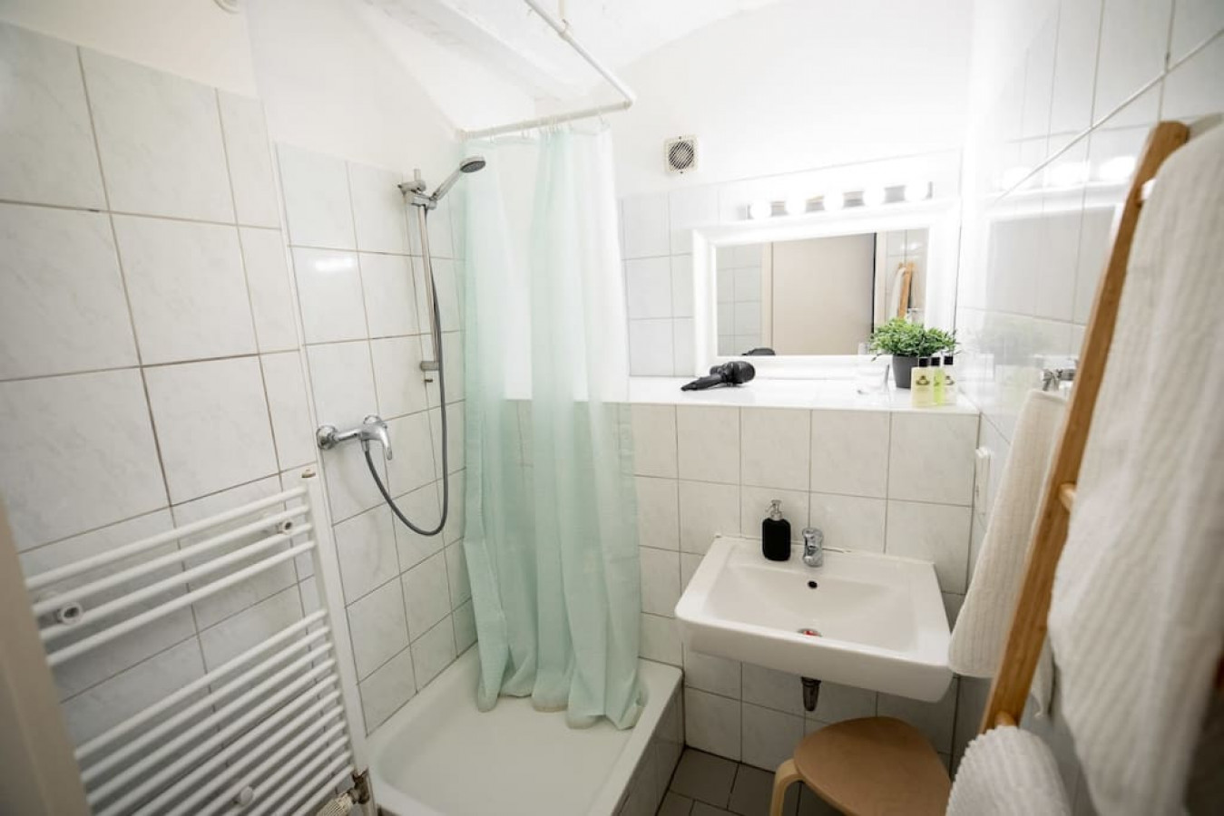 City Apartment with terrace in Moabit — photo 32 of 40