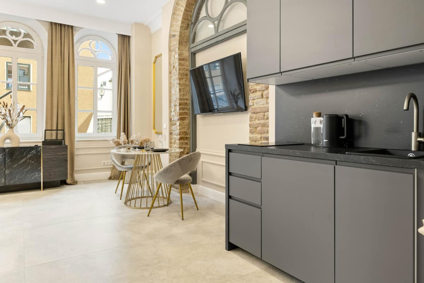BOUTIQUE ROOMS I Luxus Suite I Center I Boxspring — photo 38 of 40