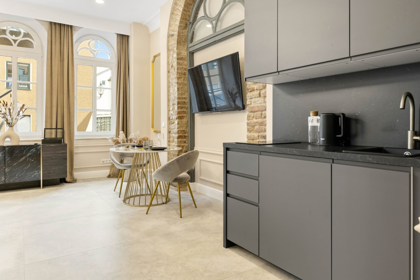 BOUTIQUE ROOMS I Luxus Suite I Center I Boxspring — photo 40 of 40