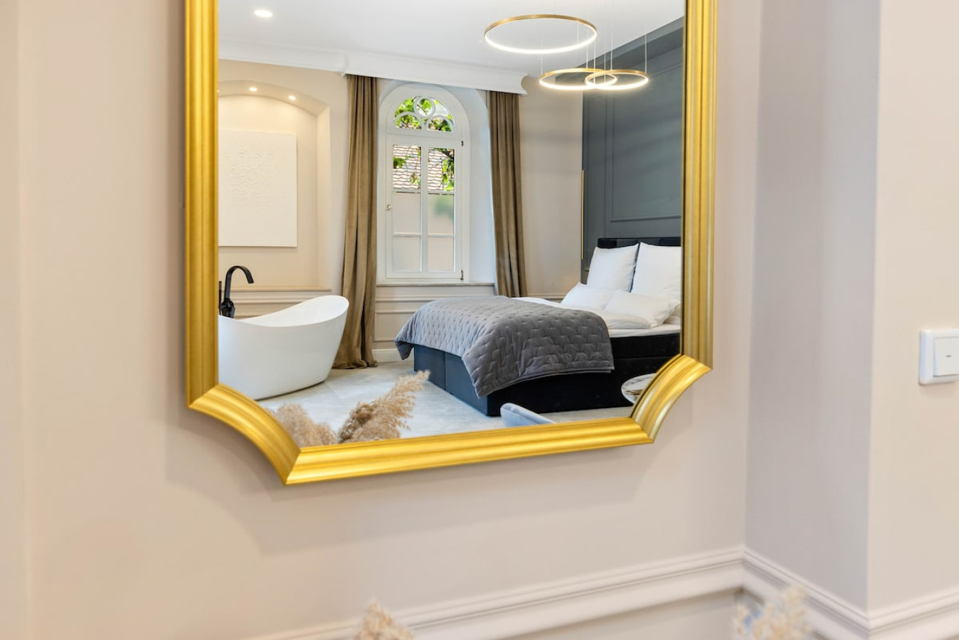BOUTIQUE ROOMS I Luxus Suite I Center I Boxspring — photo 36 of 40