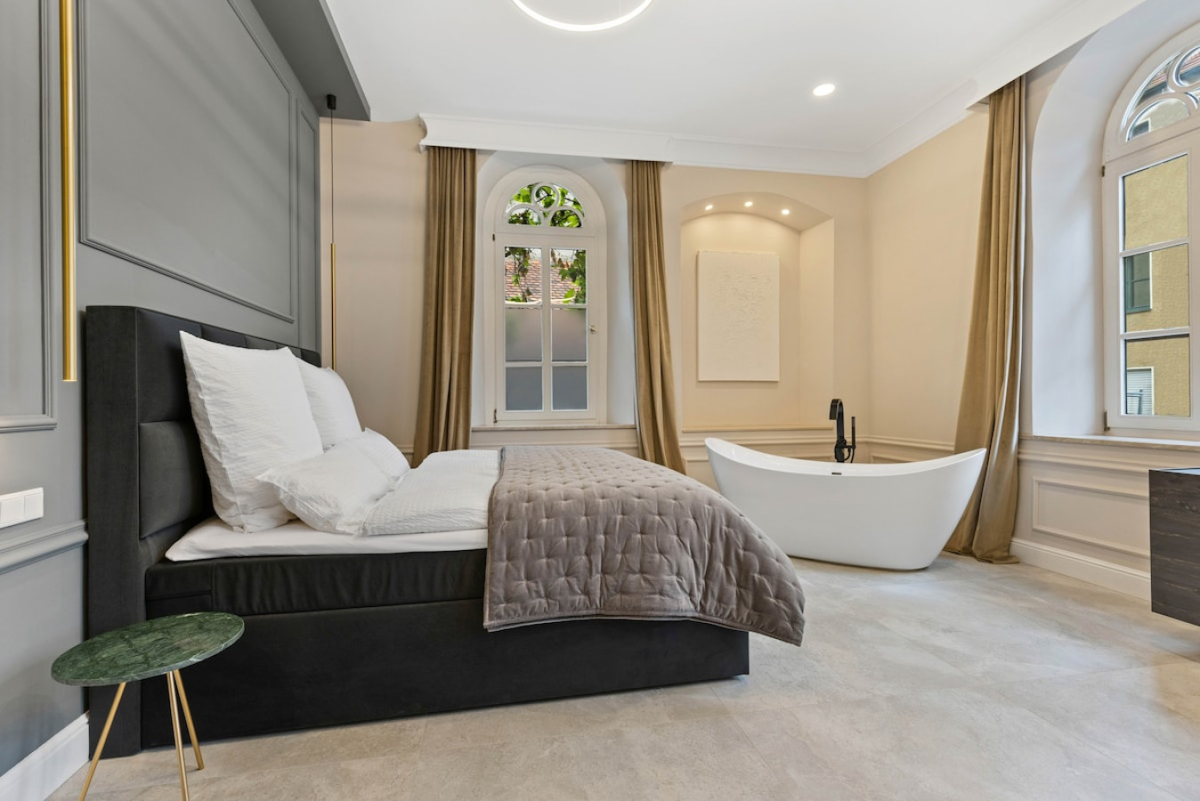 BOUTIQUE ROOMS I Luxus Suite I Center I Boxspring — photo 39 of 40