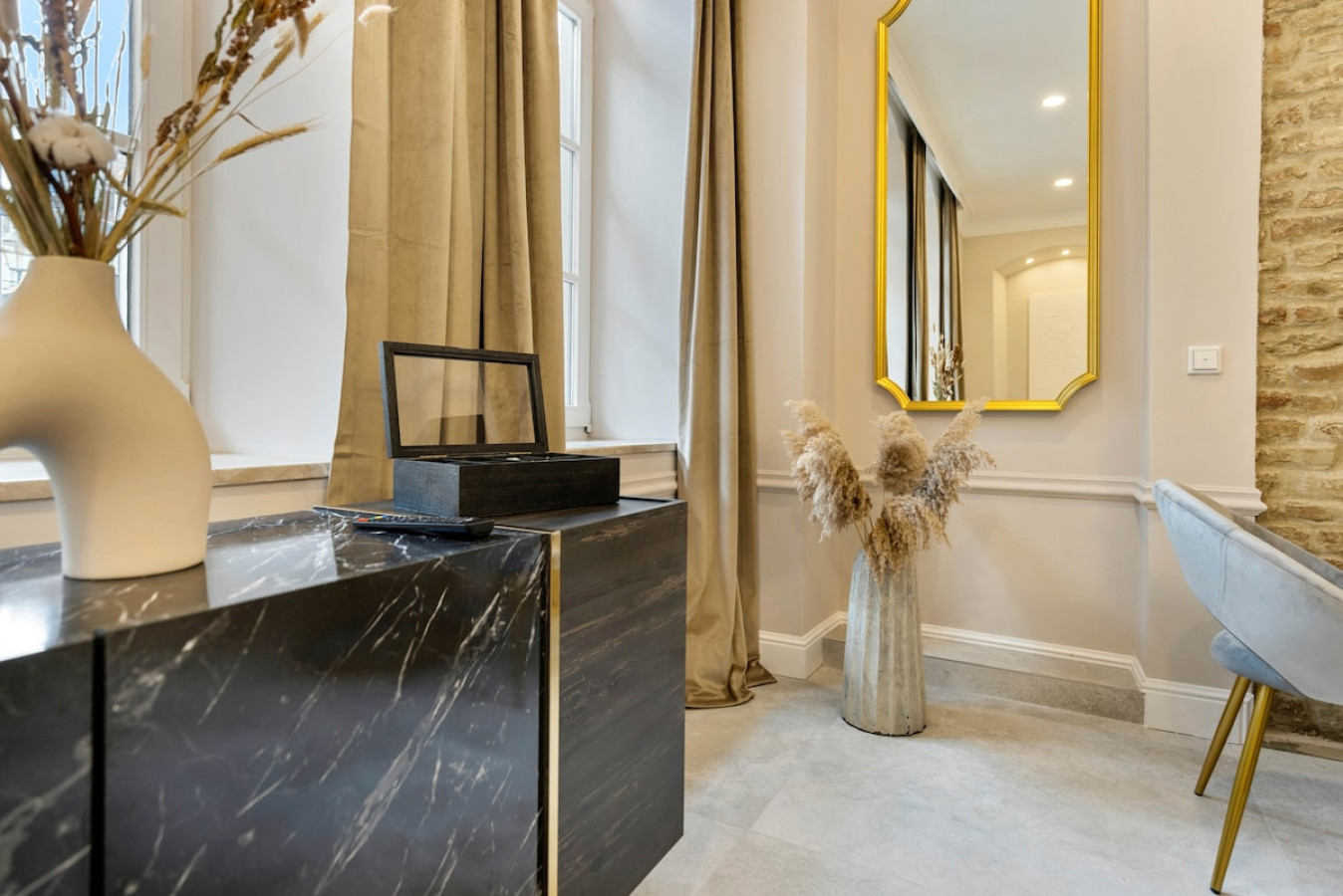 BOUTIQUE ROOMS I Luxus Suite I Center I Boxspring — photo 26 of 40