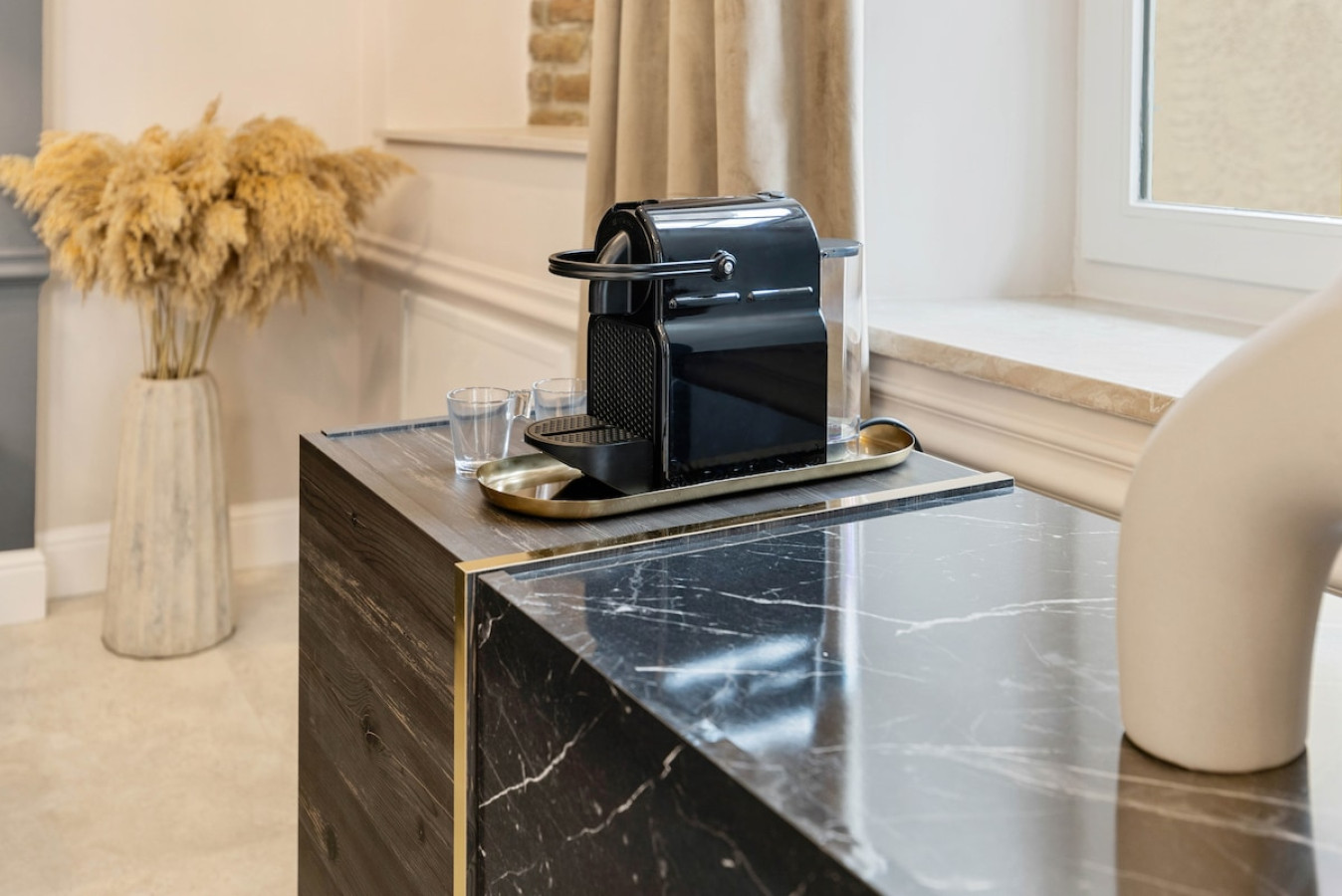 BOUTIQUE ROOMS I Luxus Suite I Center I Boxspring — photo 32 of 40