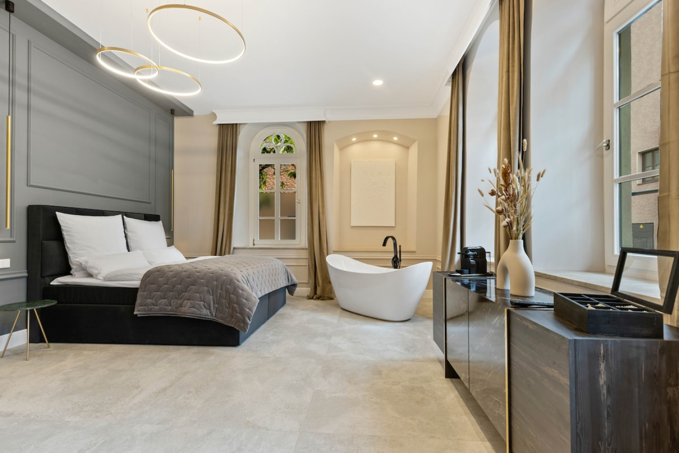 BOUTIQUE ROOMS I Luxus Suite I Center I Boxspring — photo 33 of 40