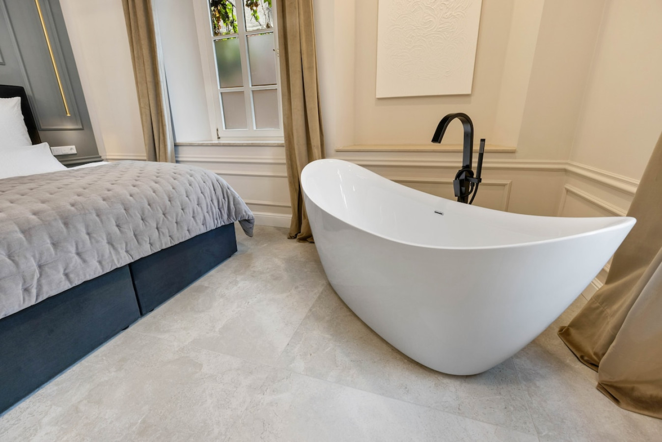 BOUTIQUE ROOMS I Luxus Suite I Center I Boxspring — photo 30 of 40