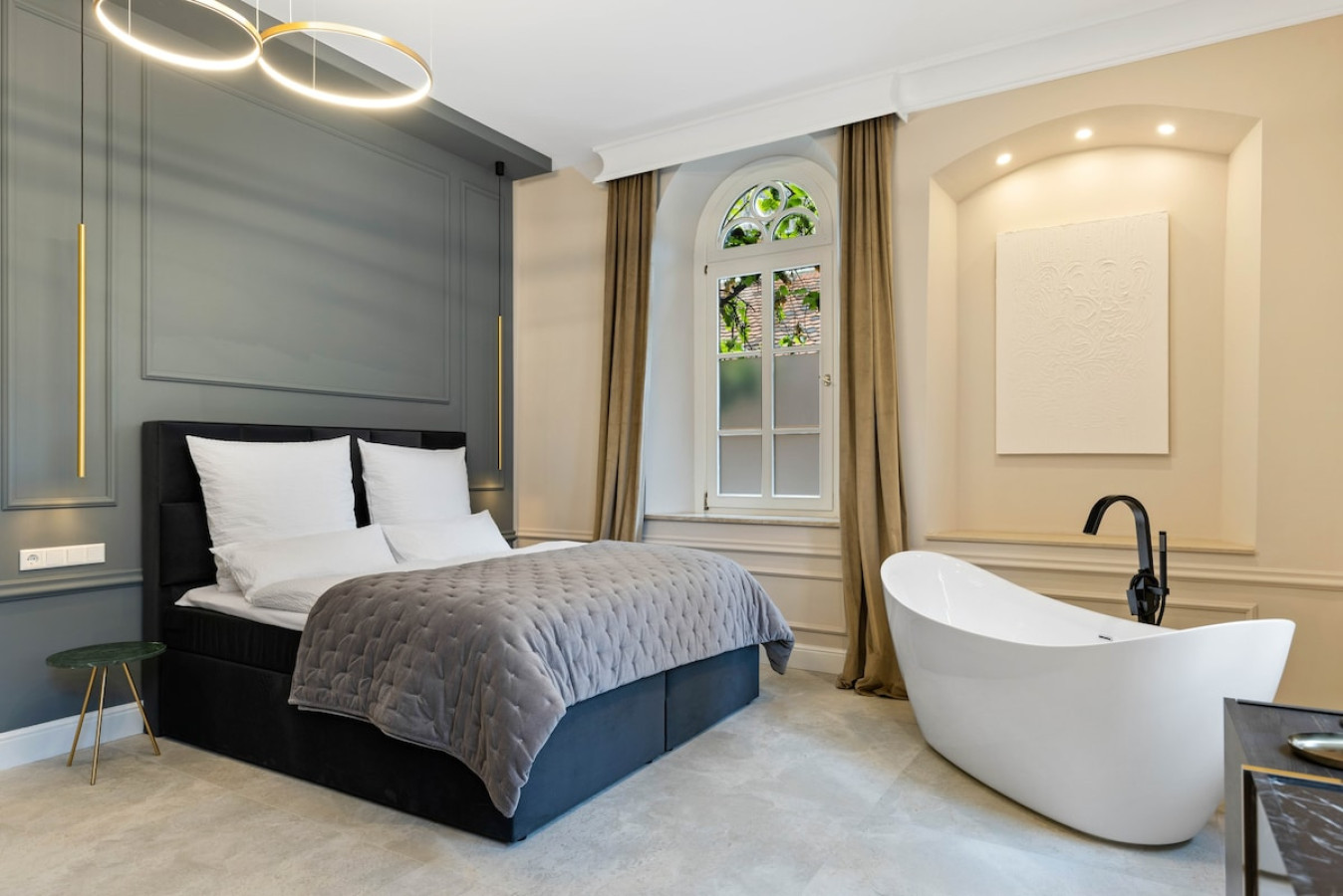 BOUTIQUE ROOMS I Luxus Suite I Center I Boxspring — photo 25 of 40