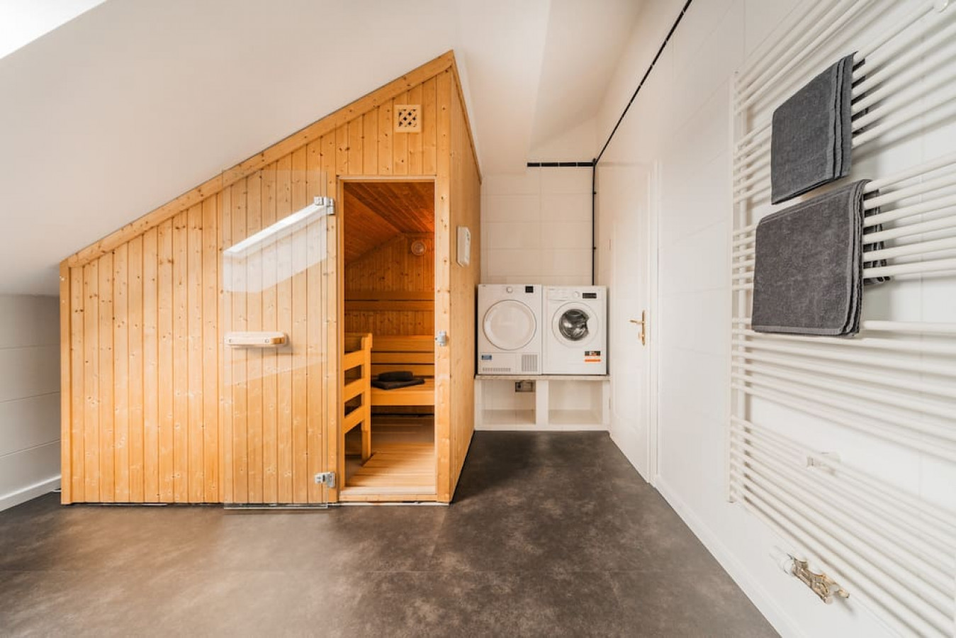 Penthouse apartment with Sauna & Kamin — photo 25 of 40