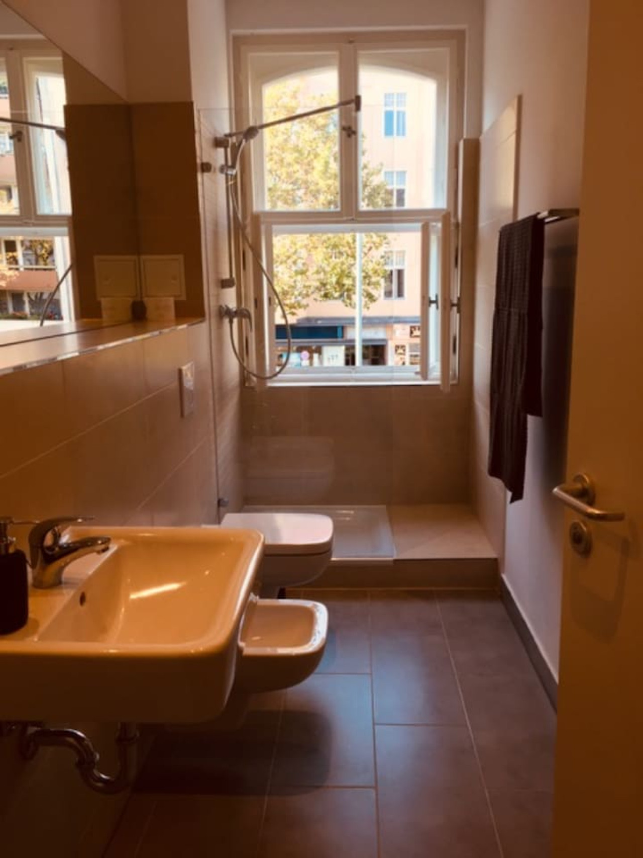 Helles und neu renoviertes Apartment in schöneberg — photo 13 of 18