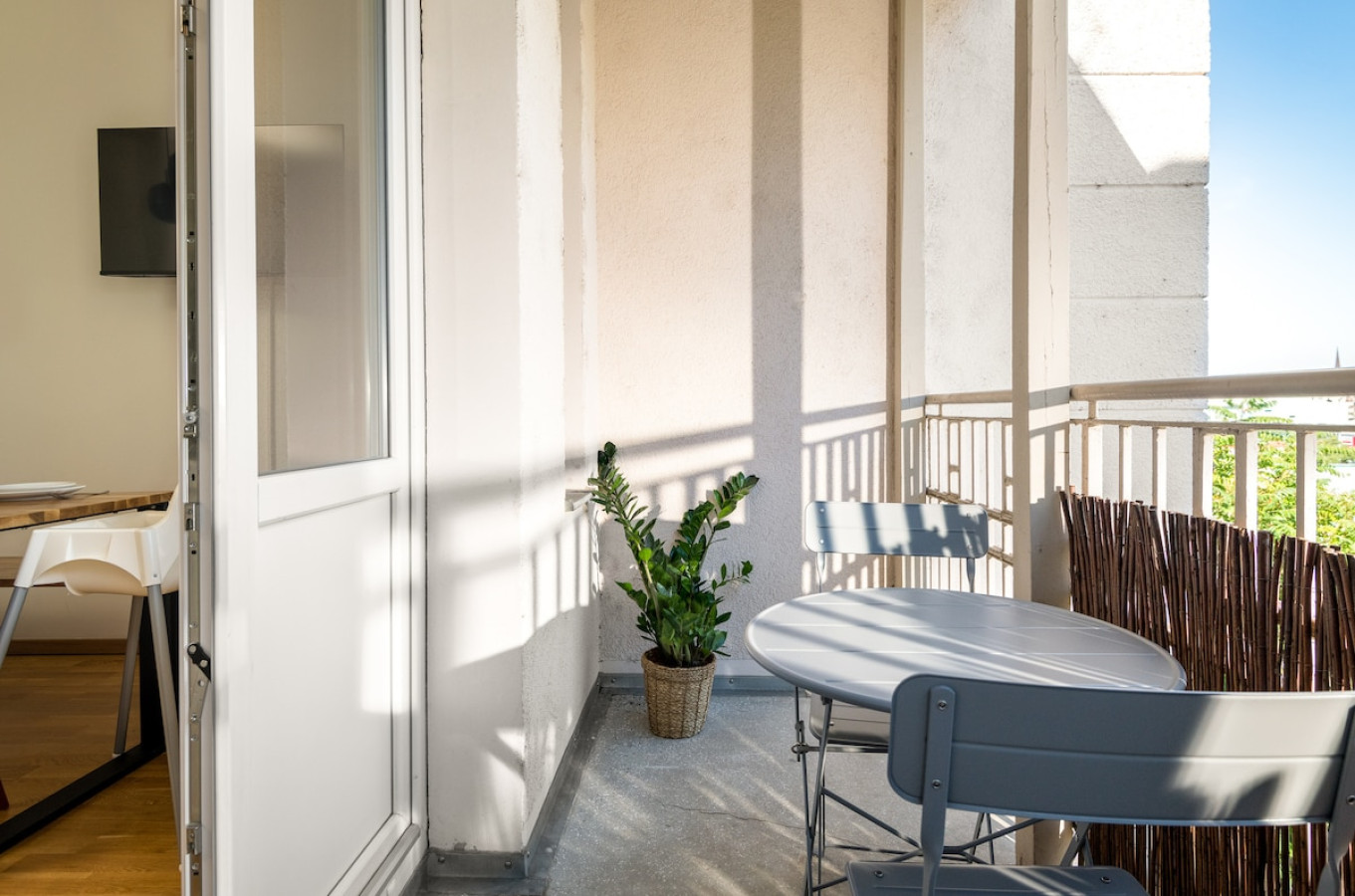 Leipzig Central Station Apt  Balcony Sleeps 10 — photo 28 of 40