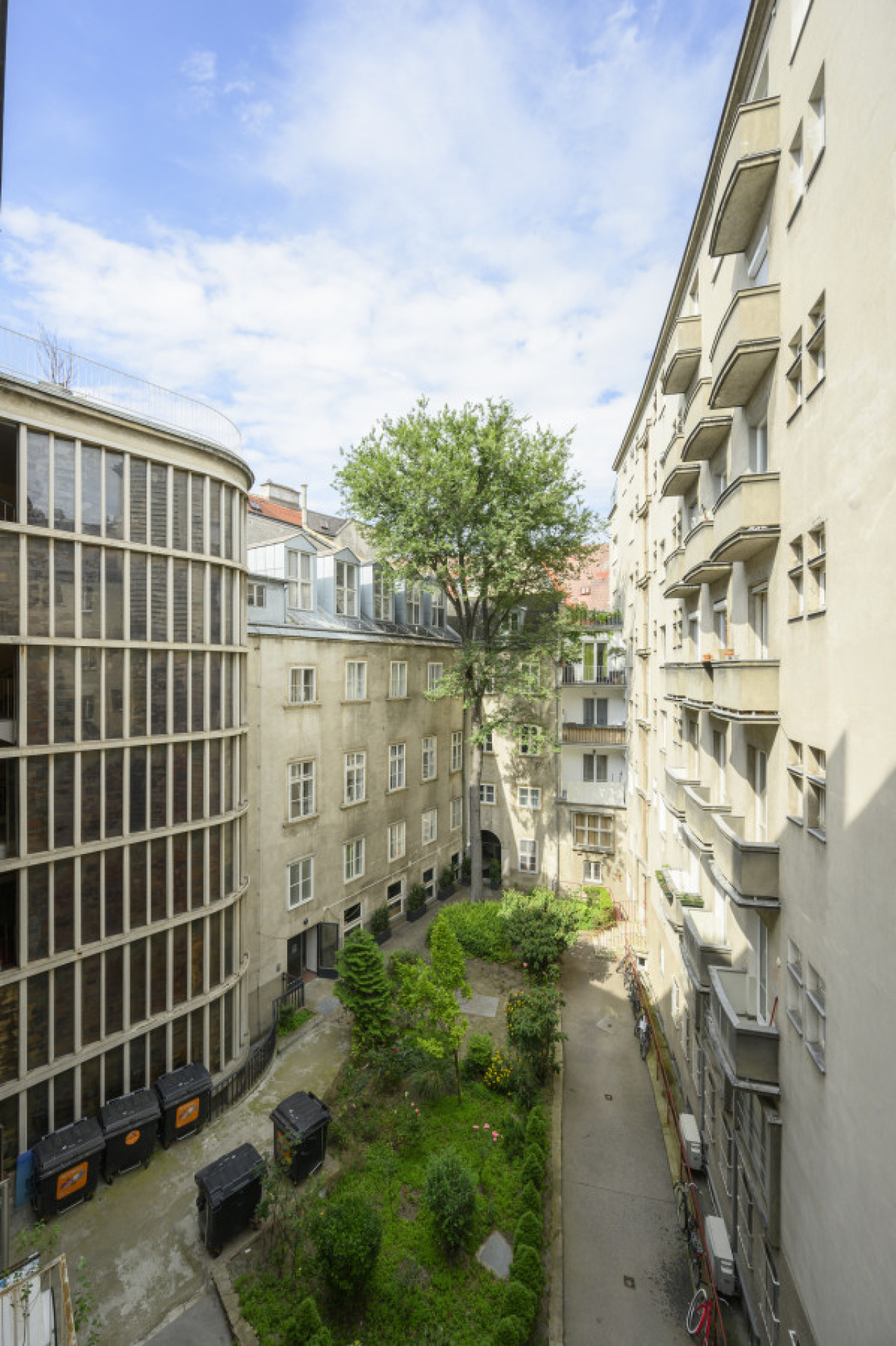Palais Pálffy Studio with Kitchen near Hofburg — photo 27 of 40