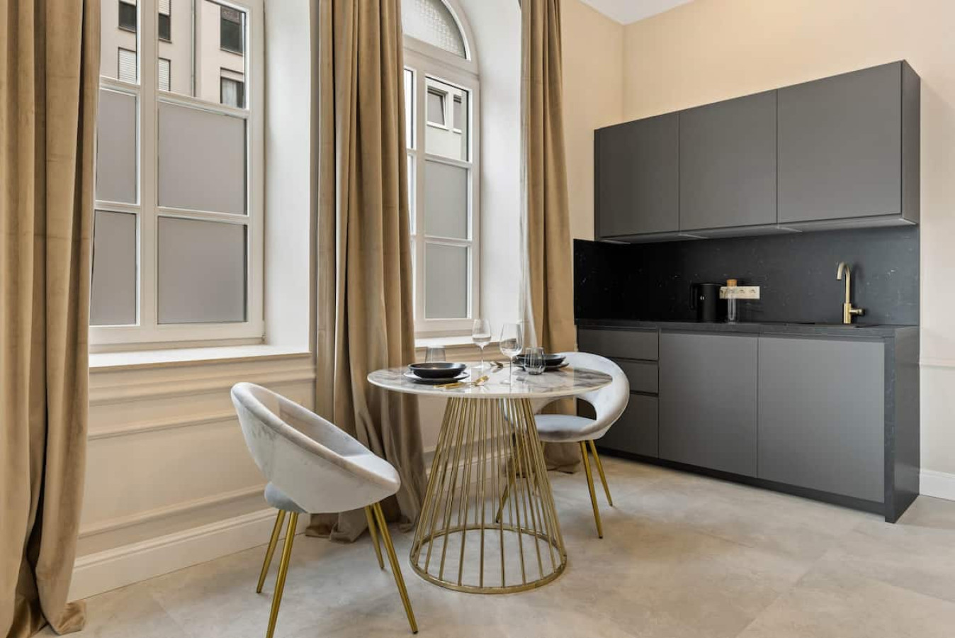 NEW | LUXUS Suite | Kingbed | Center — photo 27 of 40