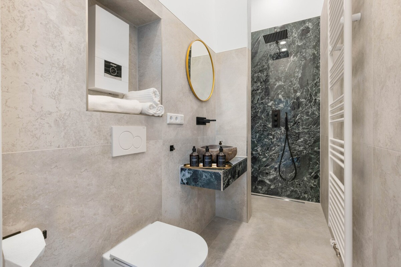 NEW | LUXUS Suite | Kingbed | Center — photo 40 of 40