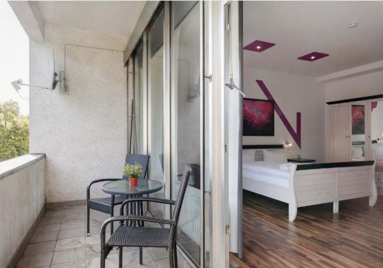 Central Berlin Stay 4BR Sleeps 15 - Jasmin — photo 35 of 37