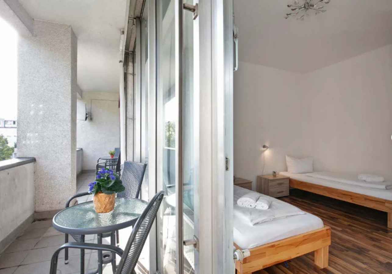 Central Berlin Stay 4BR Sleeps 15 - Jasmin — photo 11 of 37